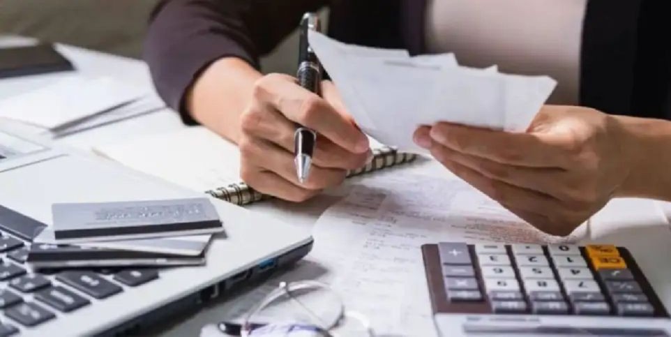 Endeudamiento: "Es imperioso que se ordene y reduzca la tasa de refinanciación de las deudas"